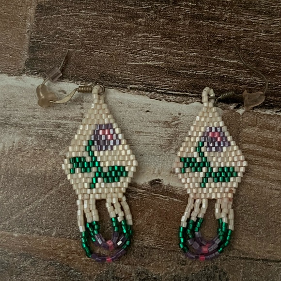 Native American Beaded Floral Earrings - Picture 4 of 9